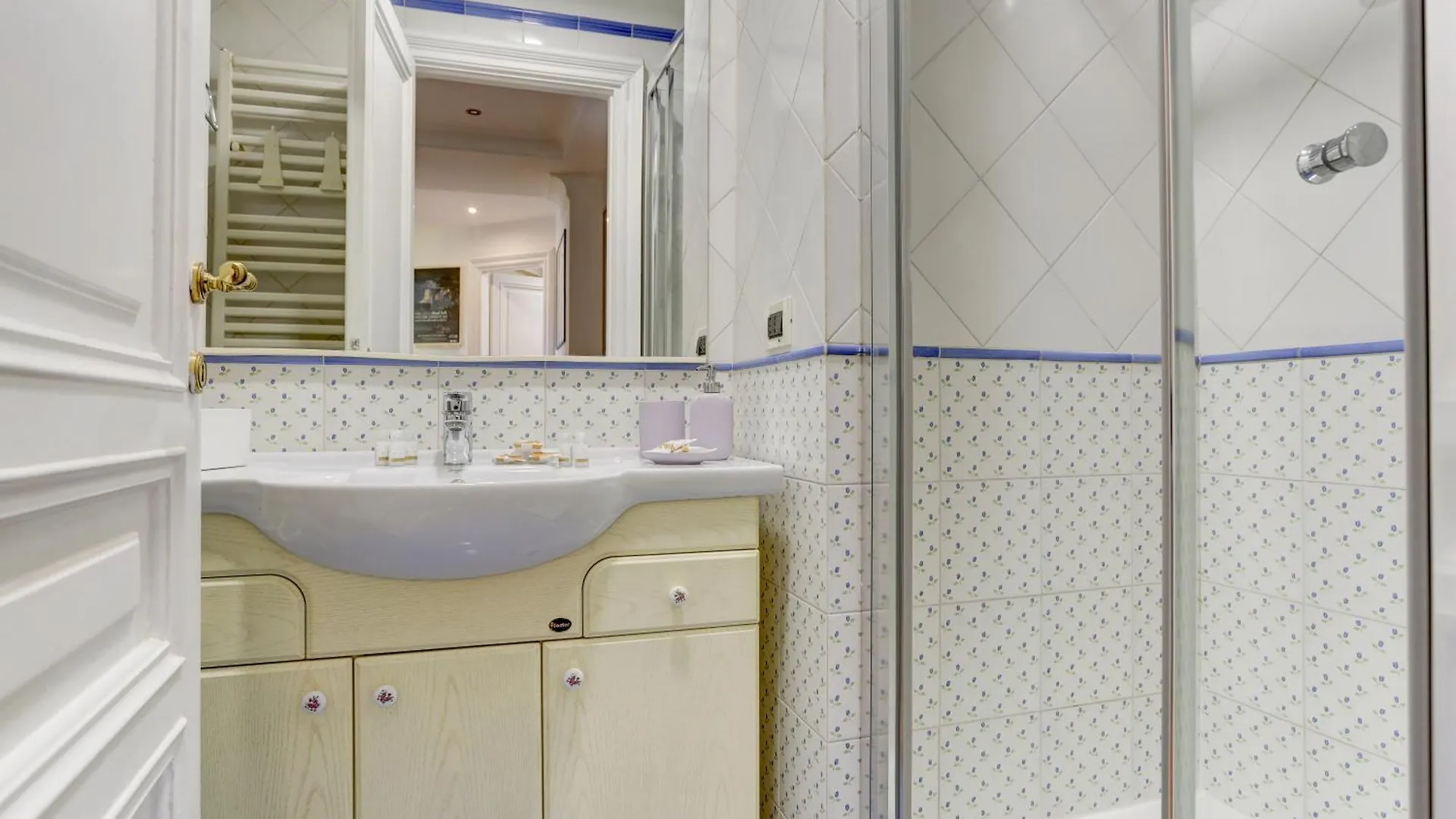 Apartment Colosseo Family Art 3Bdr - Home And More Rome Italy